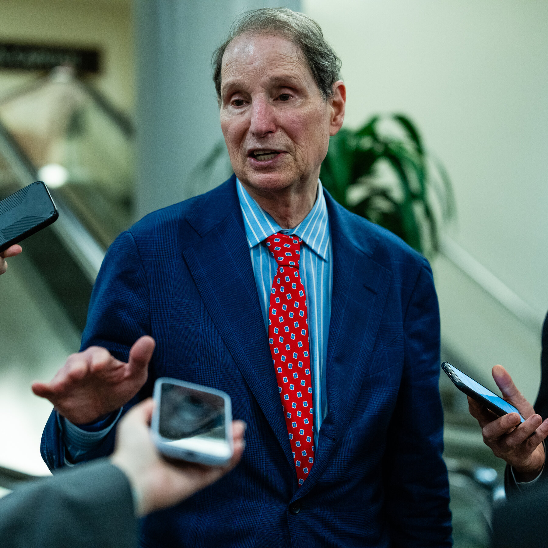 Wyden Presses for Investigation Into JPMorgan Chase and Epstein