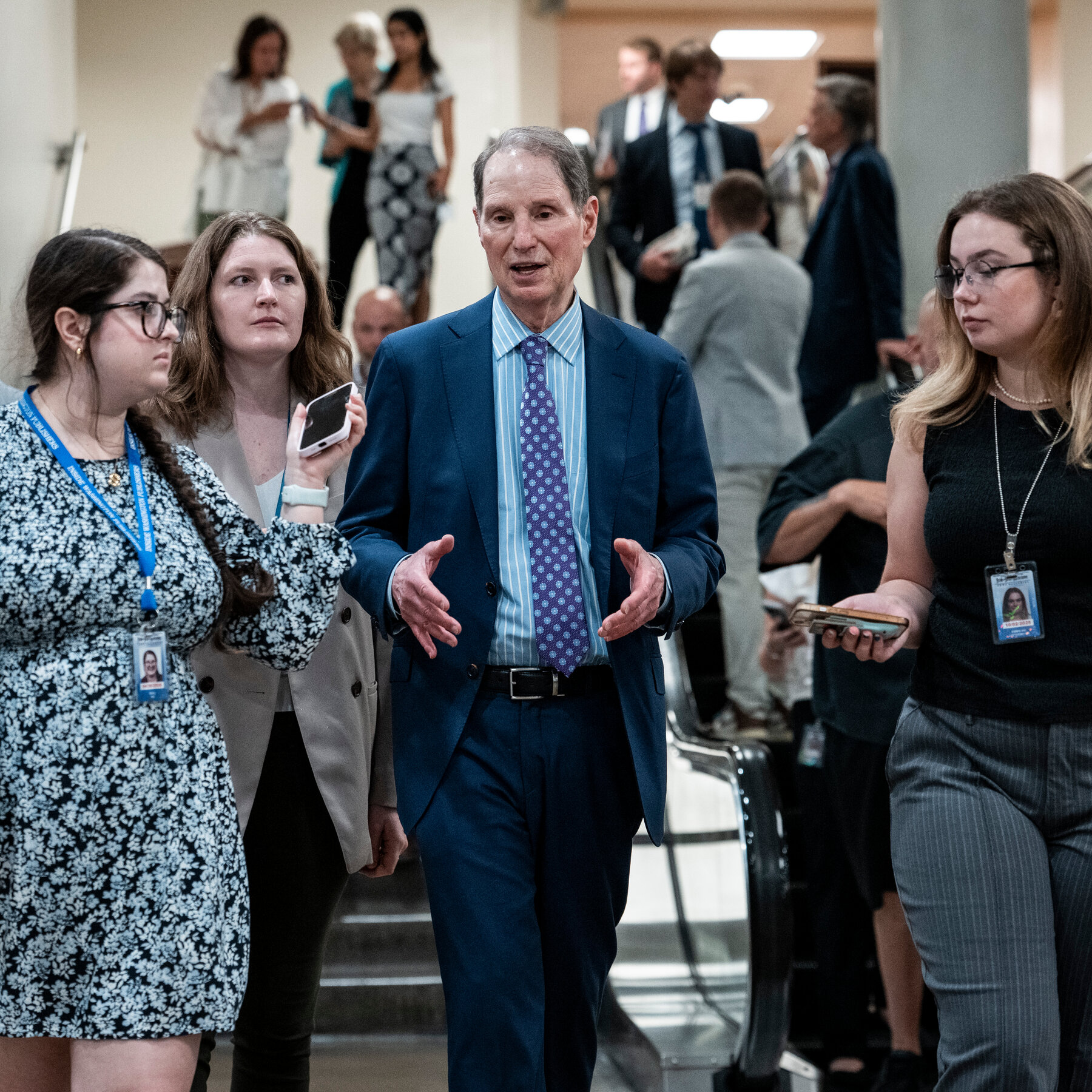 Wyden Presses JPMorgan Chief Dimon for Answers on Jeffrey Epstein