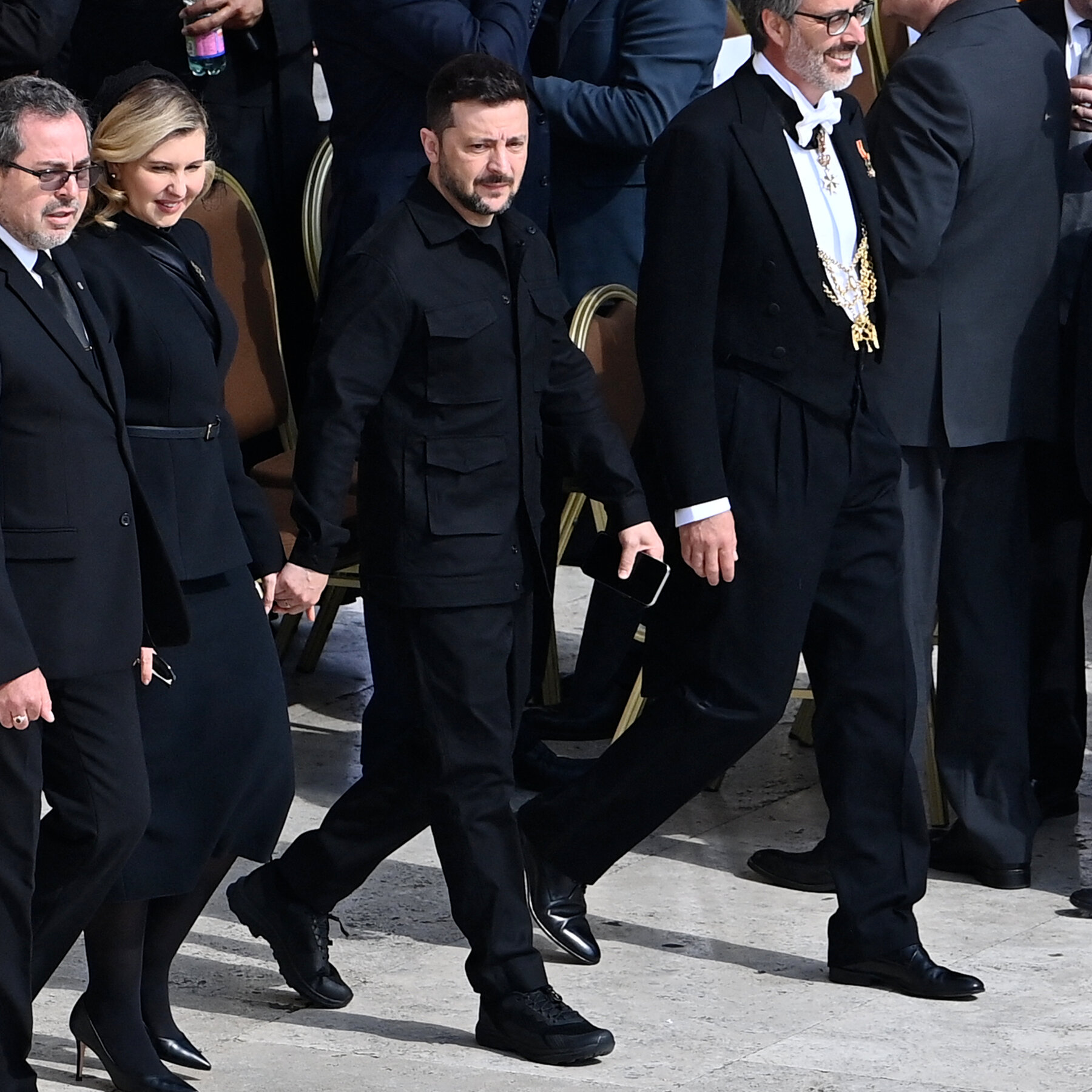 Zelensky Attends Leo’s Inaugural Mass After Pope Offered to Help End War